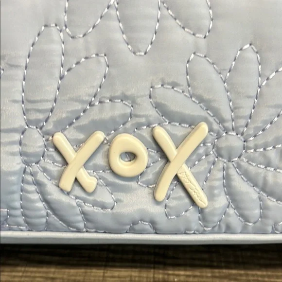 Betsey Johnson Sky Blue Daisy Quilted Cosmetic Bag 🩵 💄 - Picture 3 of 10